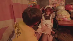 Em hàng xóm có sở thích thả rông hàng họ