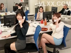 Cô vợ đi làm thêm ở quán rượu kiếm thêm phụ ông chồng rồi bị cám dỗ bởi gã nhà giàu