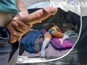 Một cô gái xinh đẹp, tóc ngắn, mảnh mai với ngoại hình được đánh giá cao đang thủ dâm và khoe thân trên ghế sofa. Cô ấy thủ dâm bằng cách nhìn cận cảnh âm hộ và mông của cô ấy rất hấp dẫn. Nếu bạn thích thì đừng bỏ lỡ nhé.